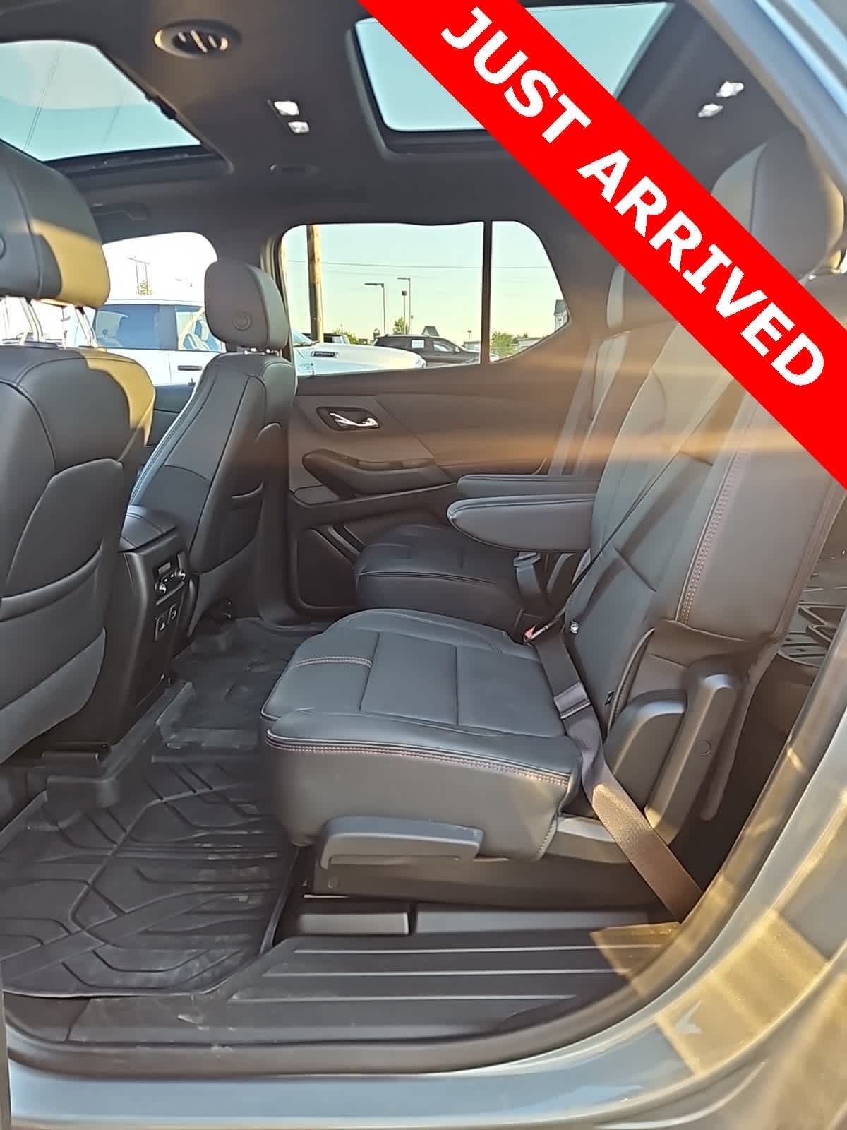 Thumbnail: 2023 Chevrolet Traverse - 8