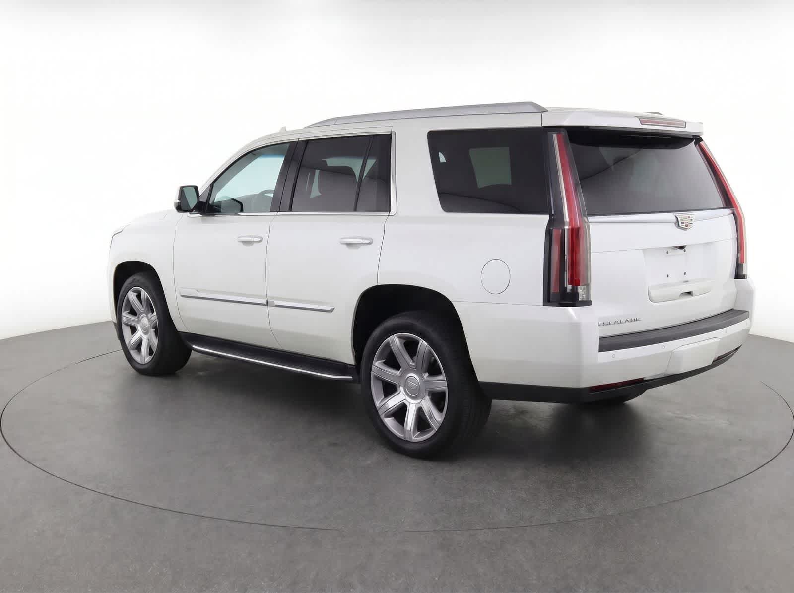 Thumbnail: 2017 Cadillac Escalade - 3
