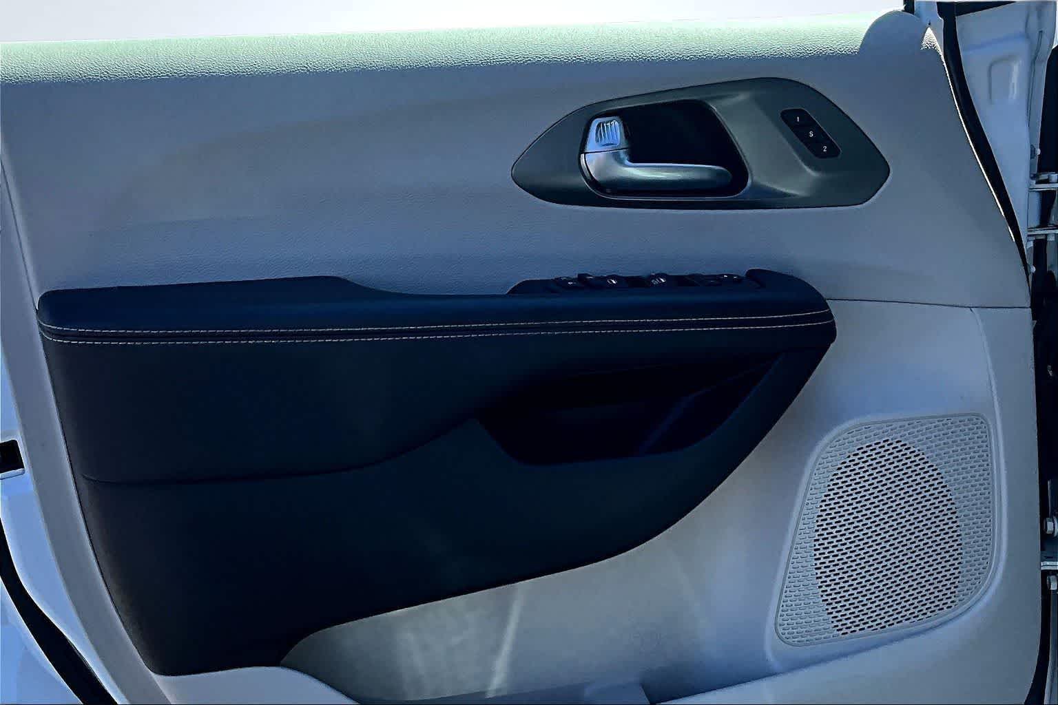 Thumbnail: 2024 Chrysler Pacifica - 28