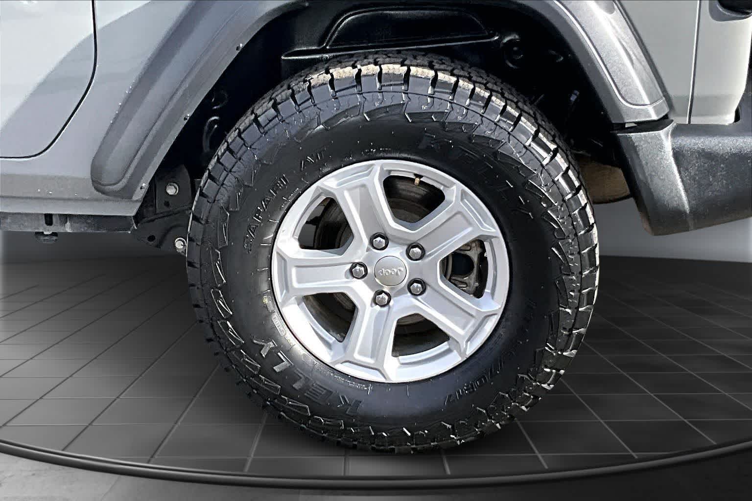 Thumbnail: 2021 Jeep Wrangler - 36