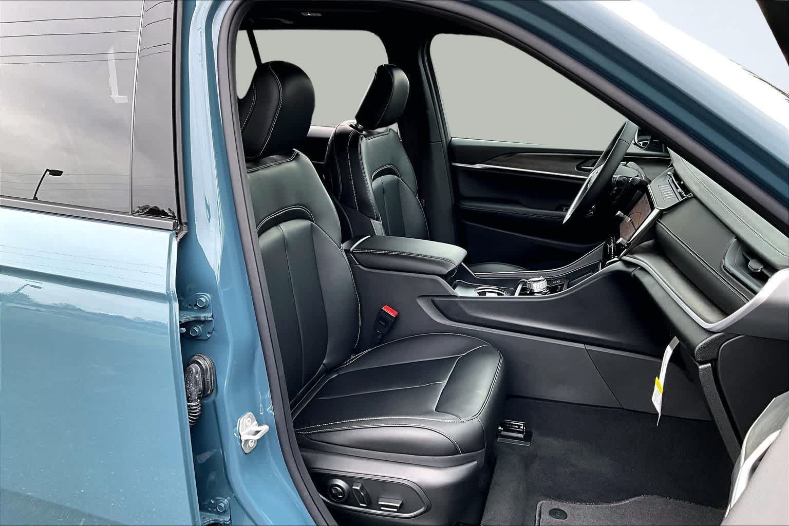 Thumbnail: 2026 Jeep Grand Cherokee - 14