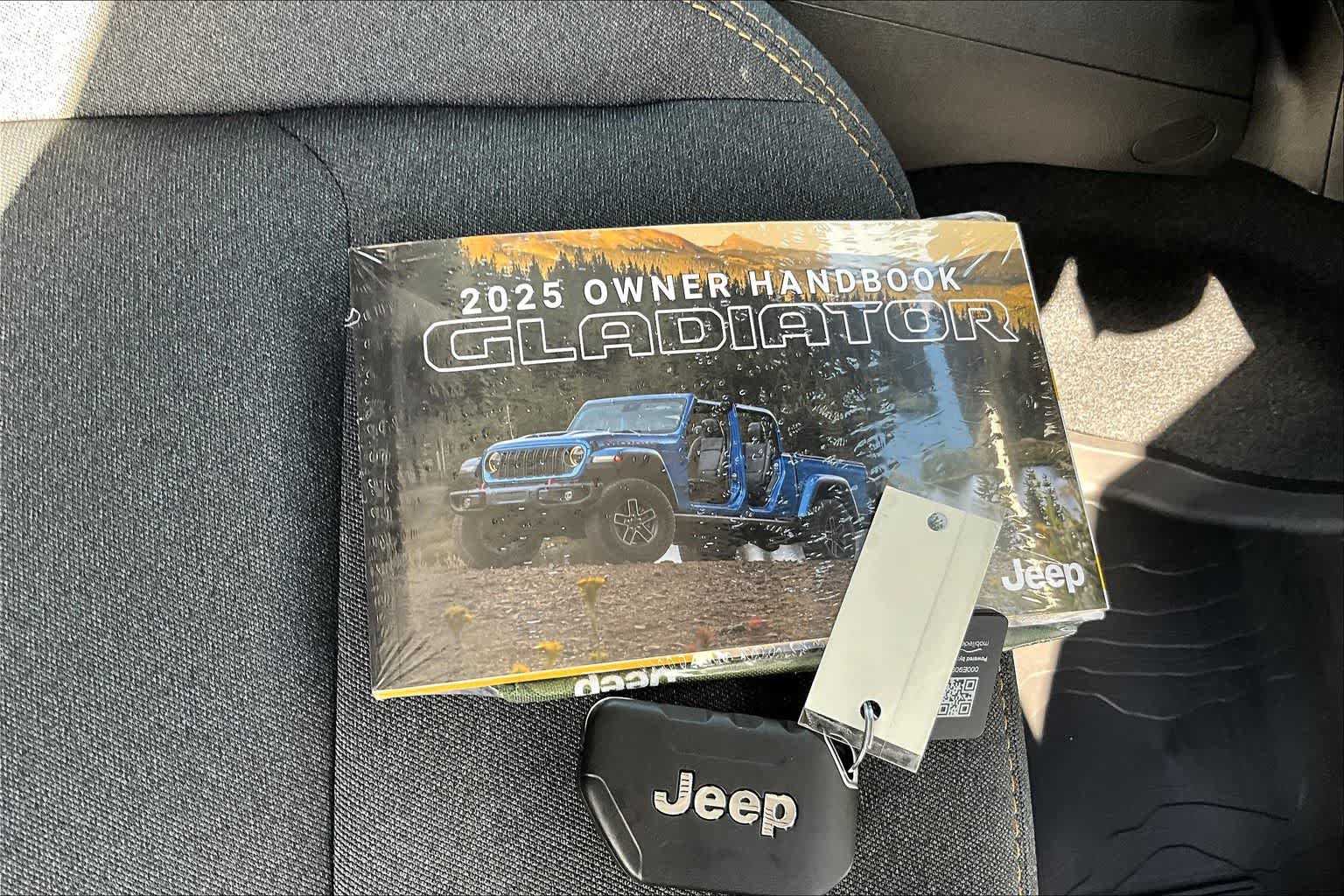 Thumbnail: 2025 Jeep Gladiator - 20