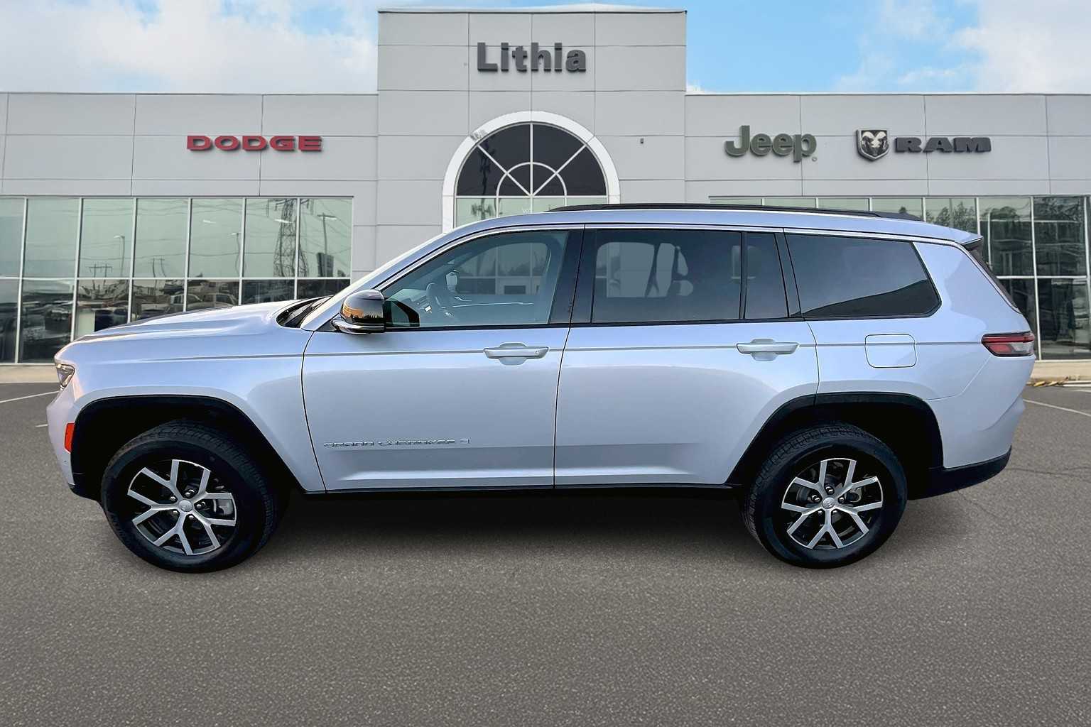2024 Jeep Grand Cherokee Limited photo 3