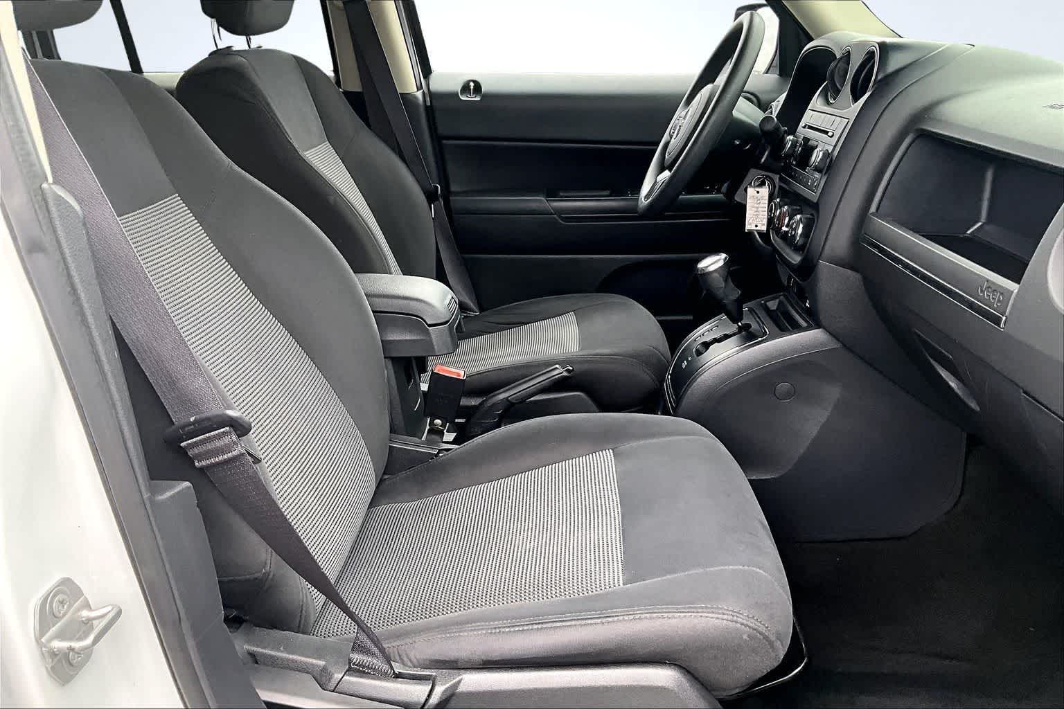 Thumbnail: 2016 Jeep Patriot - 14