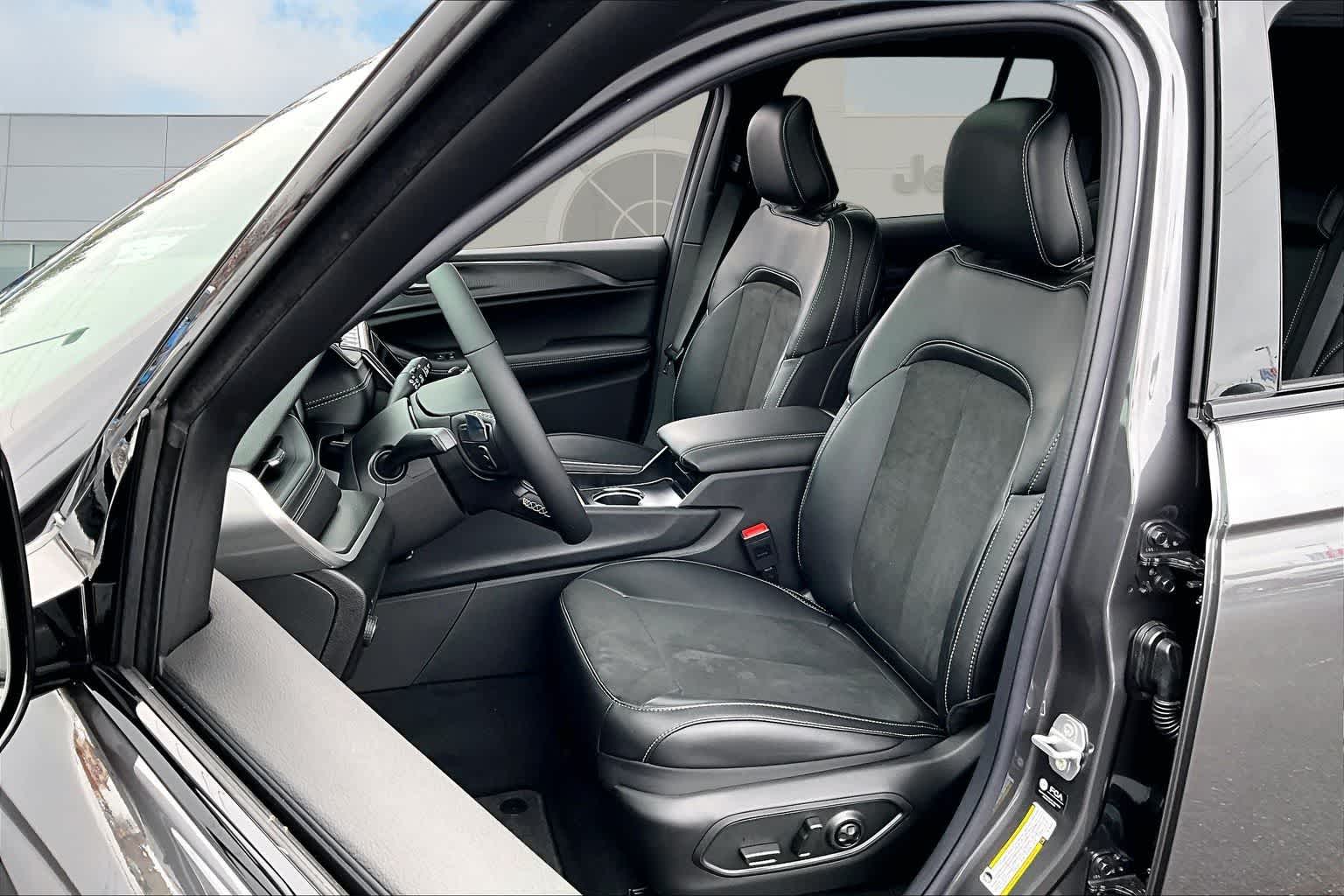 Thumbnail: 2025 Jeep Grand Cherokee - 11