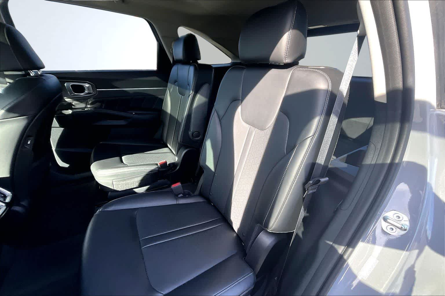 Thumbnail: 2023 Kia Sorento - 13