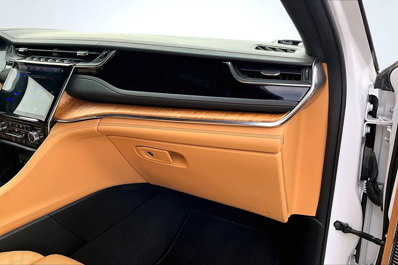 Thumbnail: 2024 Jeep Grand Cherokee L - 24