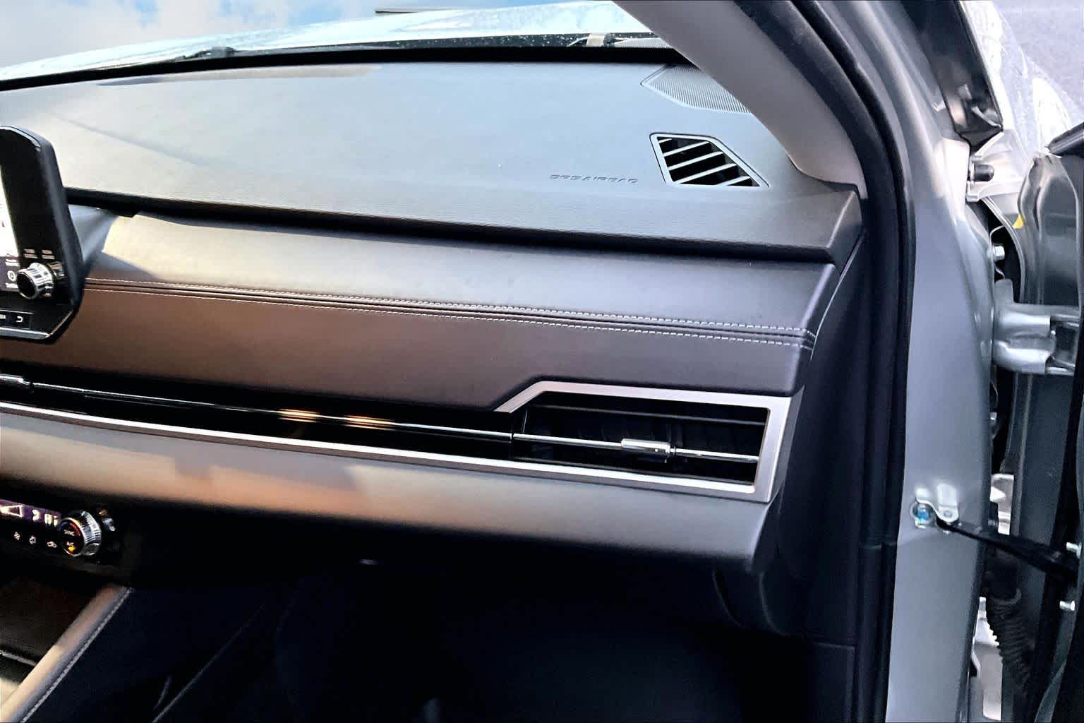 Thumbnail: 2023 Mitsubishi Outlander - 24