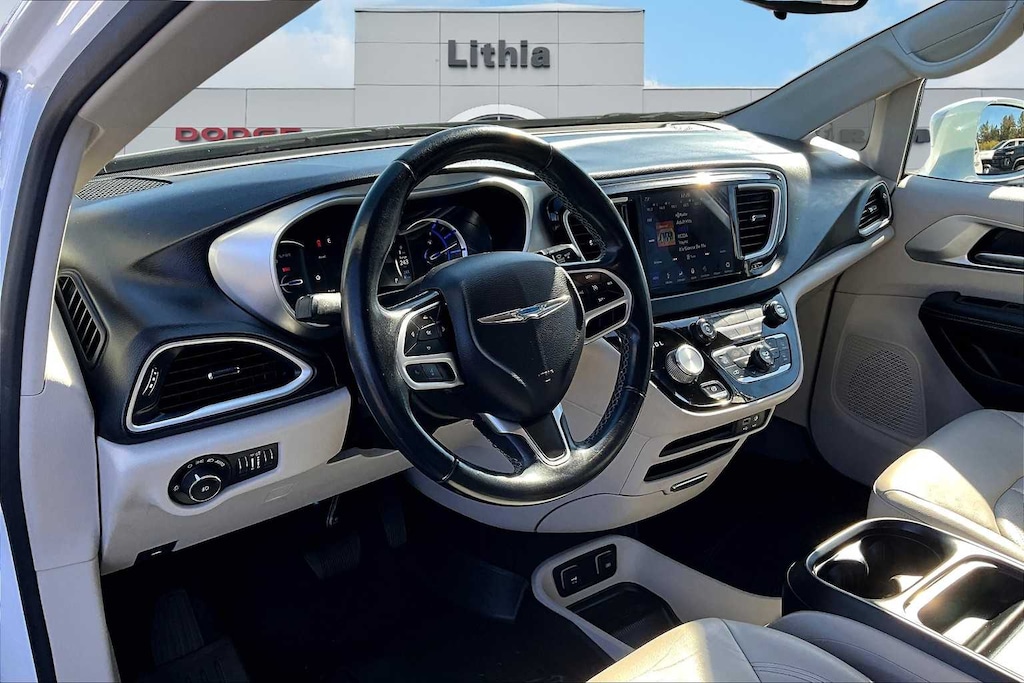 Used 2018 Chrysler Pacifica Hybrid Touring L Van