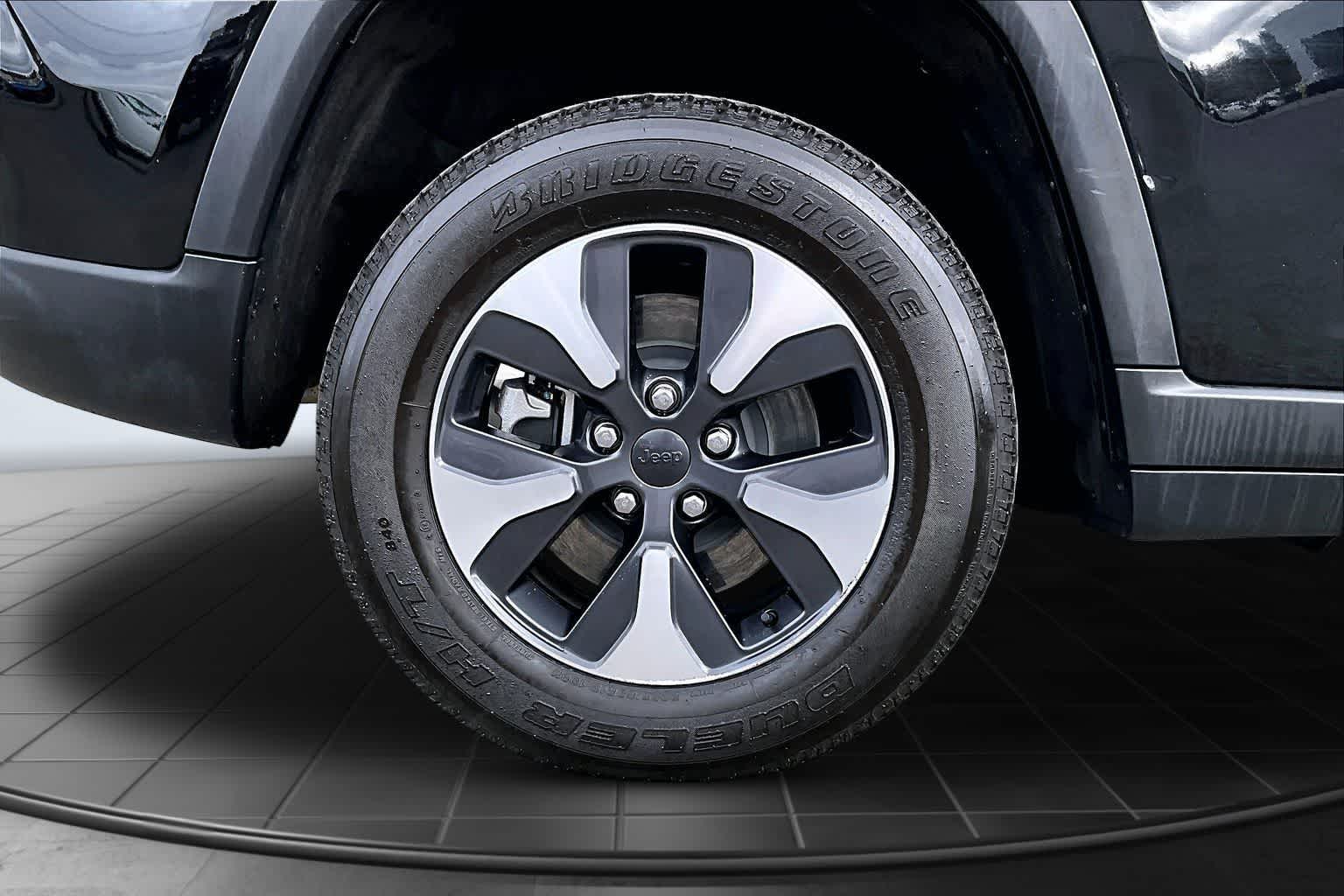 Thumbnail: 2022 Jeep Grand Cherokee - 34
