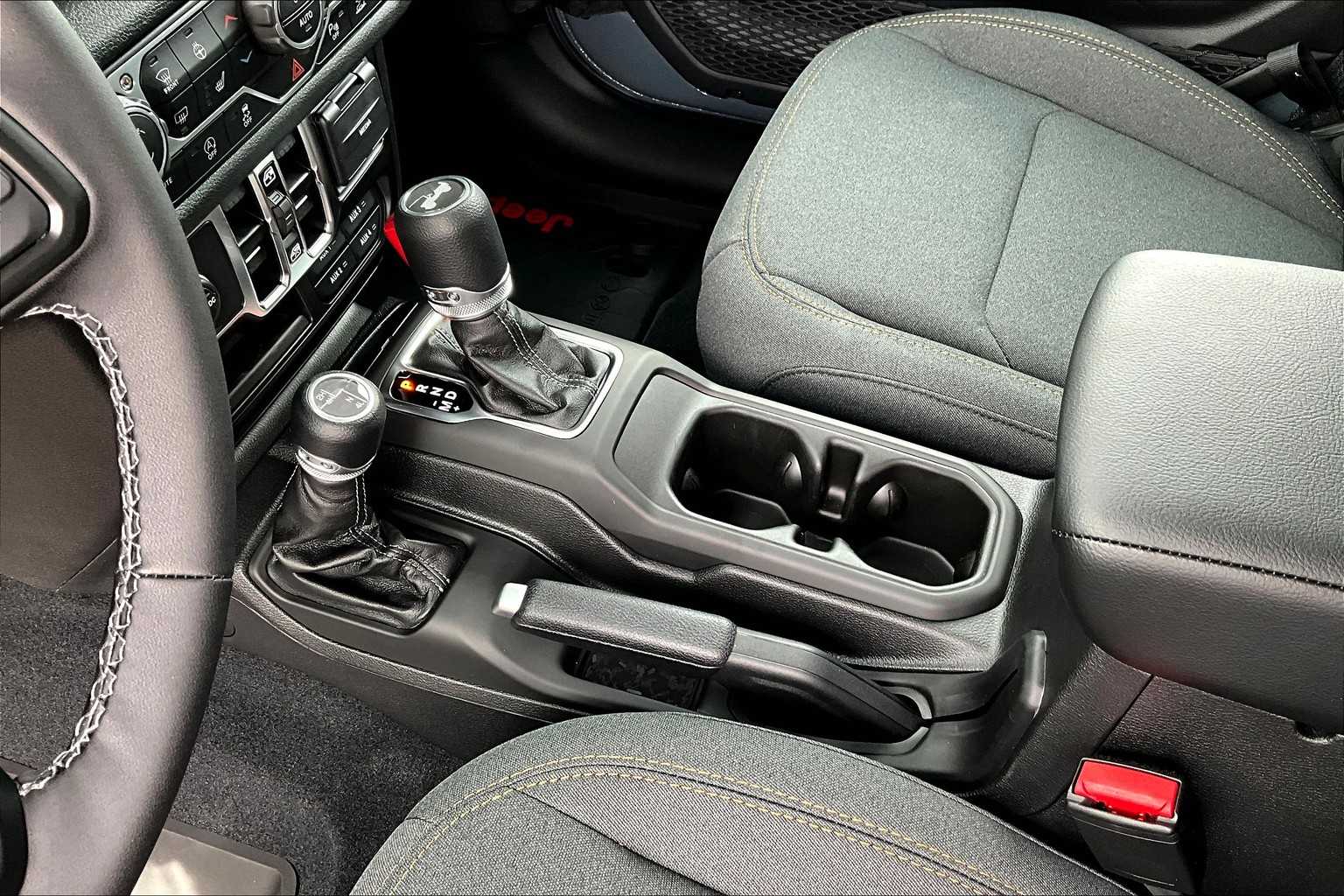 Thumbnail: 2025 Jeep Wrangler - 17