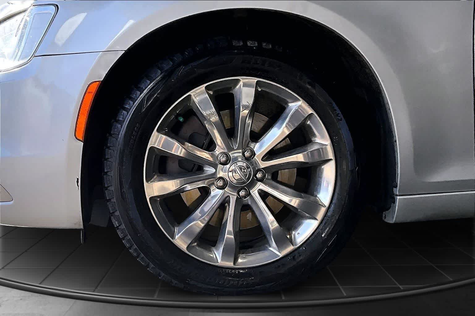 Thumbnail: 2020 Chrysler 300 - 8