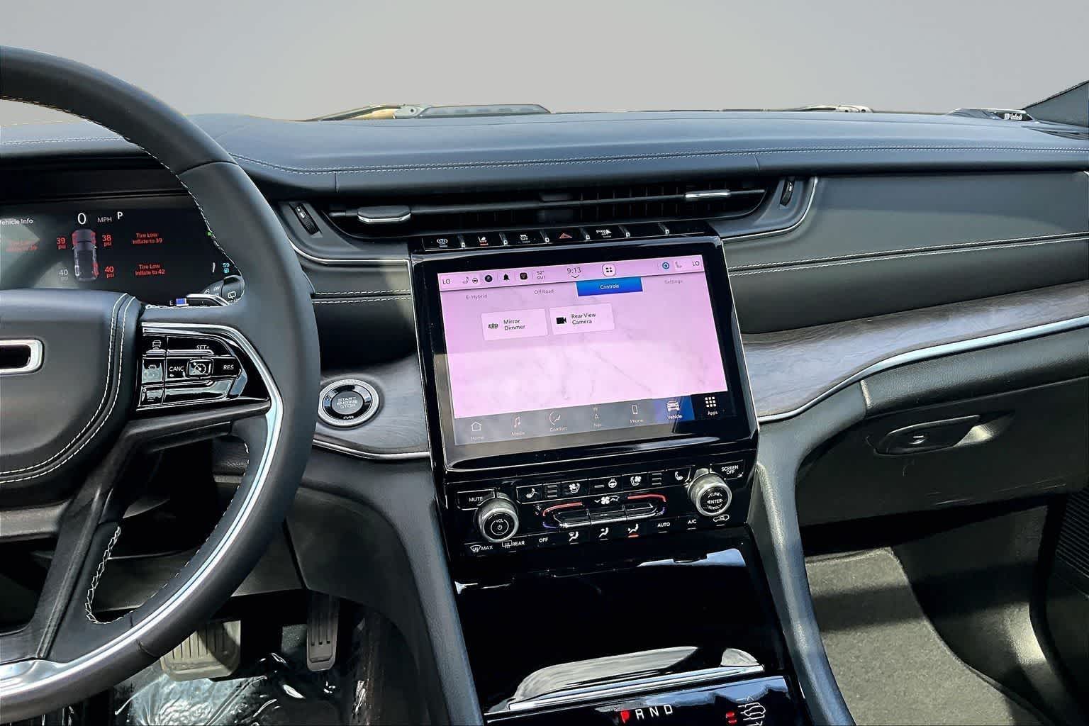 Thumbnail: 2022 Jeep Grand Cherokee - 15
