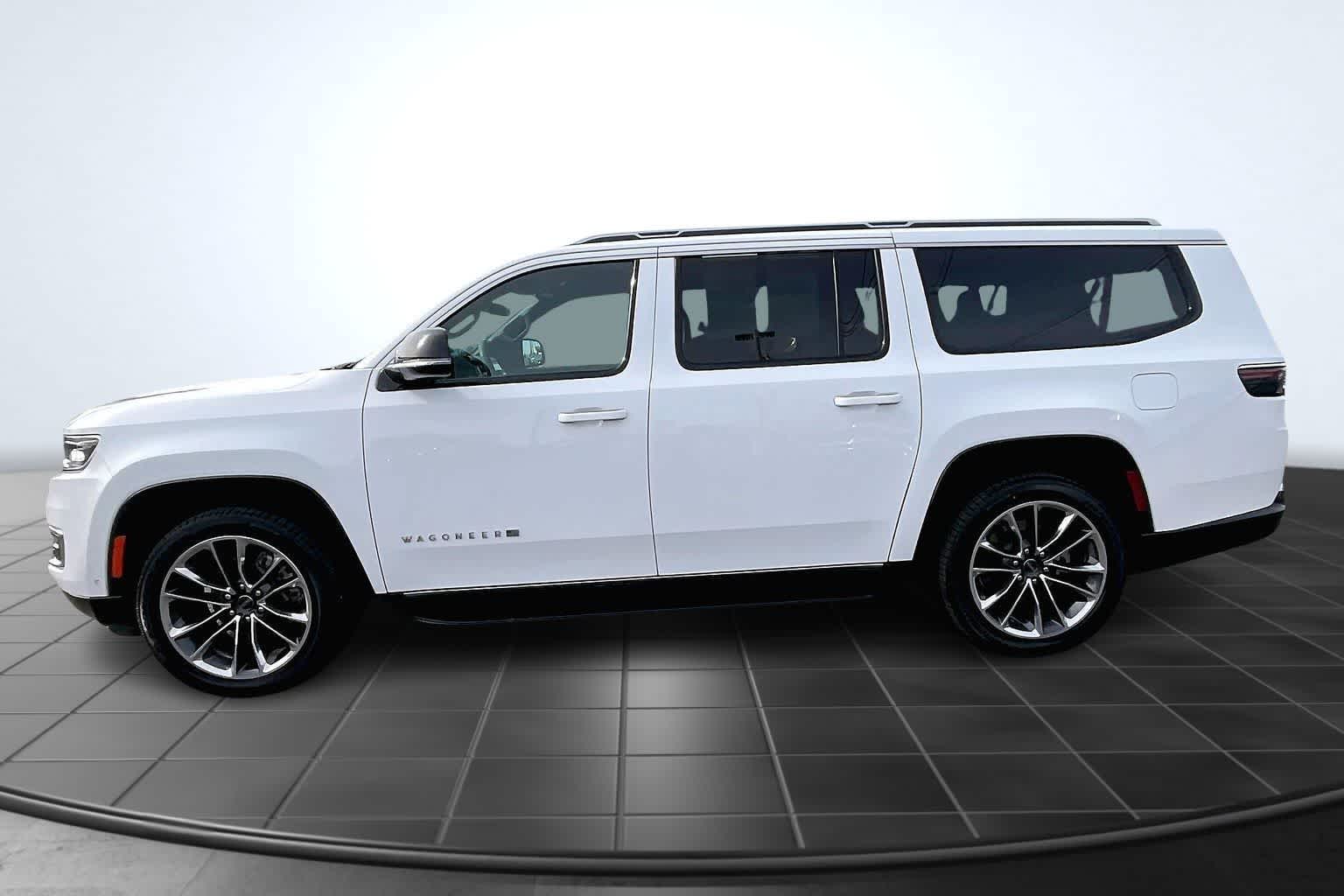 Thumbnail: 2023 Jeep Wagoneer - 3