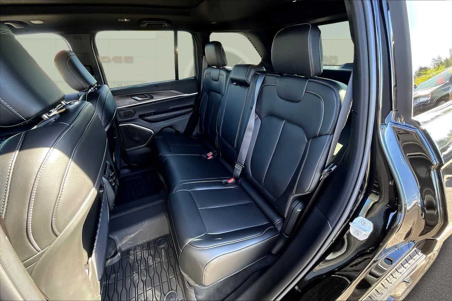 Thumbnail: 2025 Jeep Grand Cherokee - 14