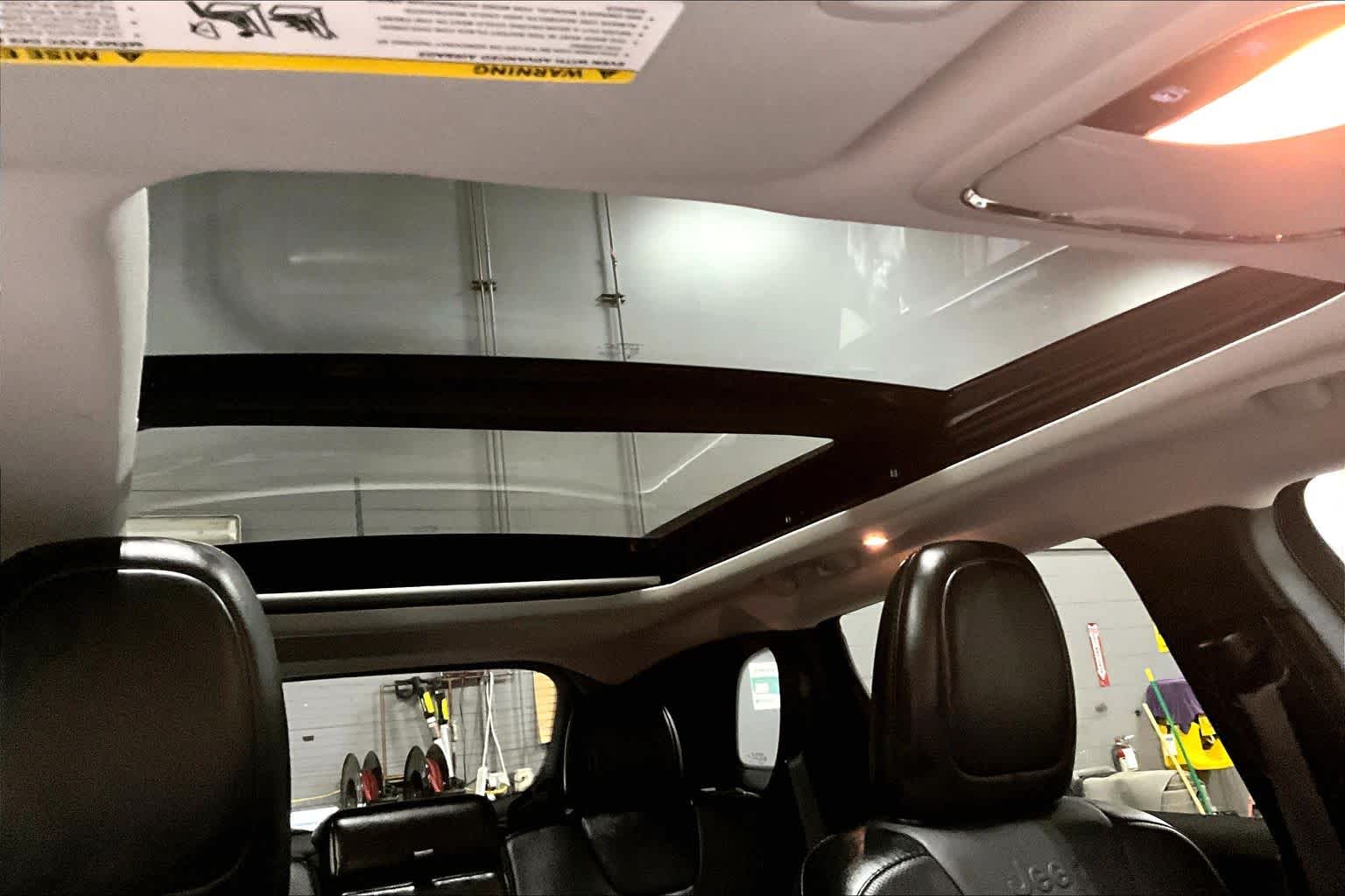 Thumbnail: 2022 Jeep Cherokee - 30