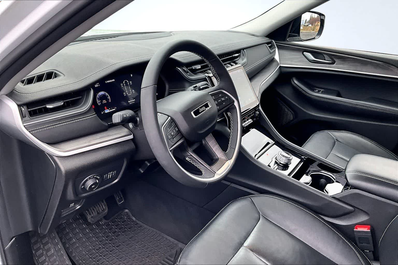 Thumbnail: 2023 Jeep Grand Cherokee L - 2