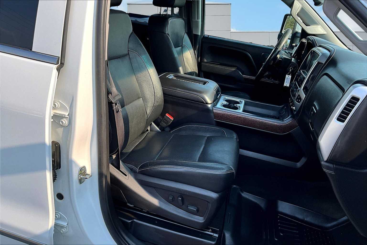 Thumbnail: 2018 GMC Sierra 2500 - 14