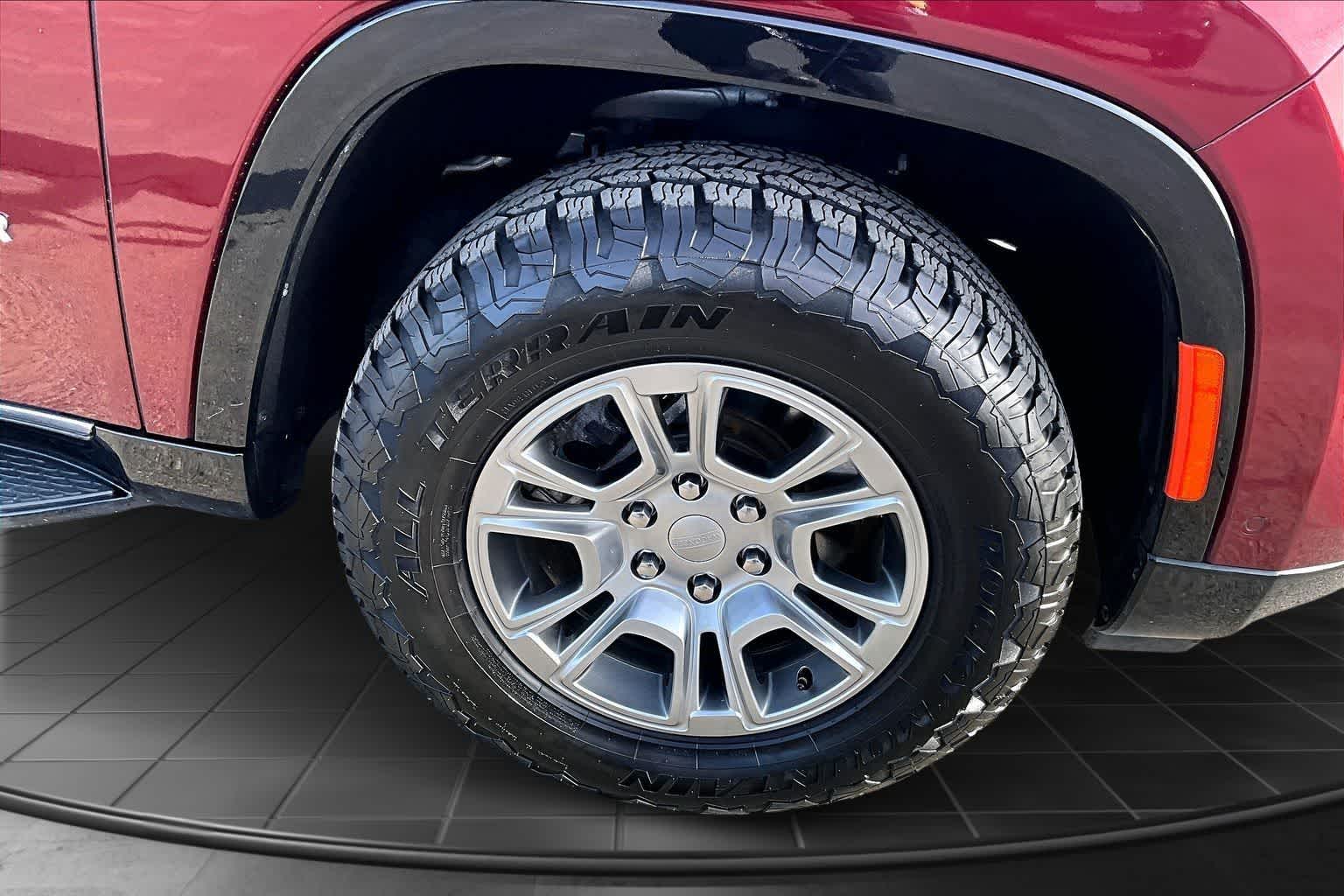 Thumbnail: 2022 Jeep Wagoneer - 33