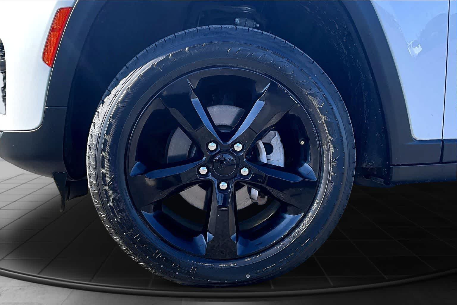 Thumbnail: 2023 Jeep Grand Cherokee - 8