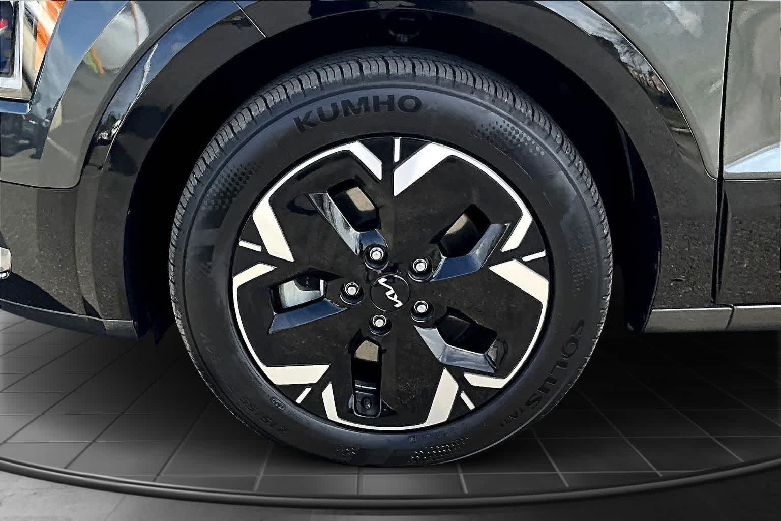 Thumbnail: 2024 Kia Niro - 8