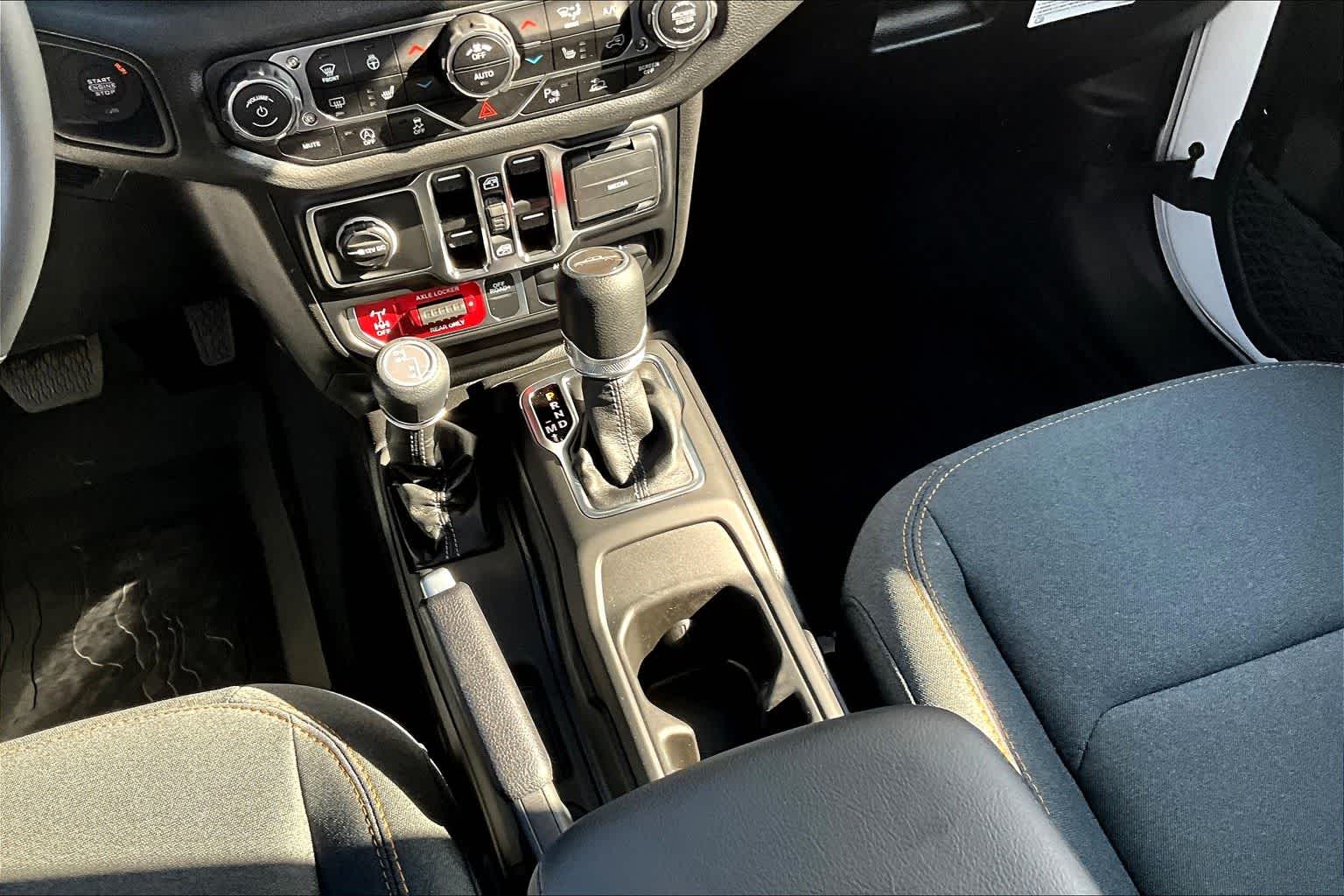 Thumbnail: 2025 Jeep Gladiator - 17