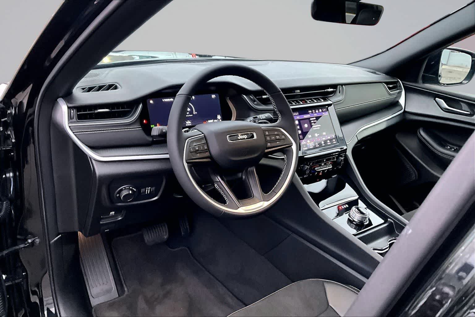 Thumbnail: 2025 Jeep Grand Cherokee L - 2