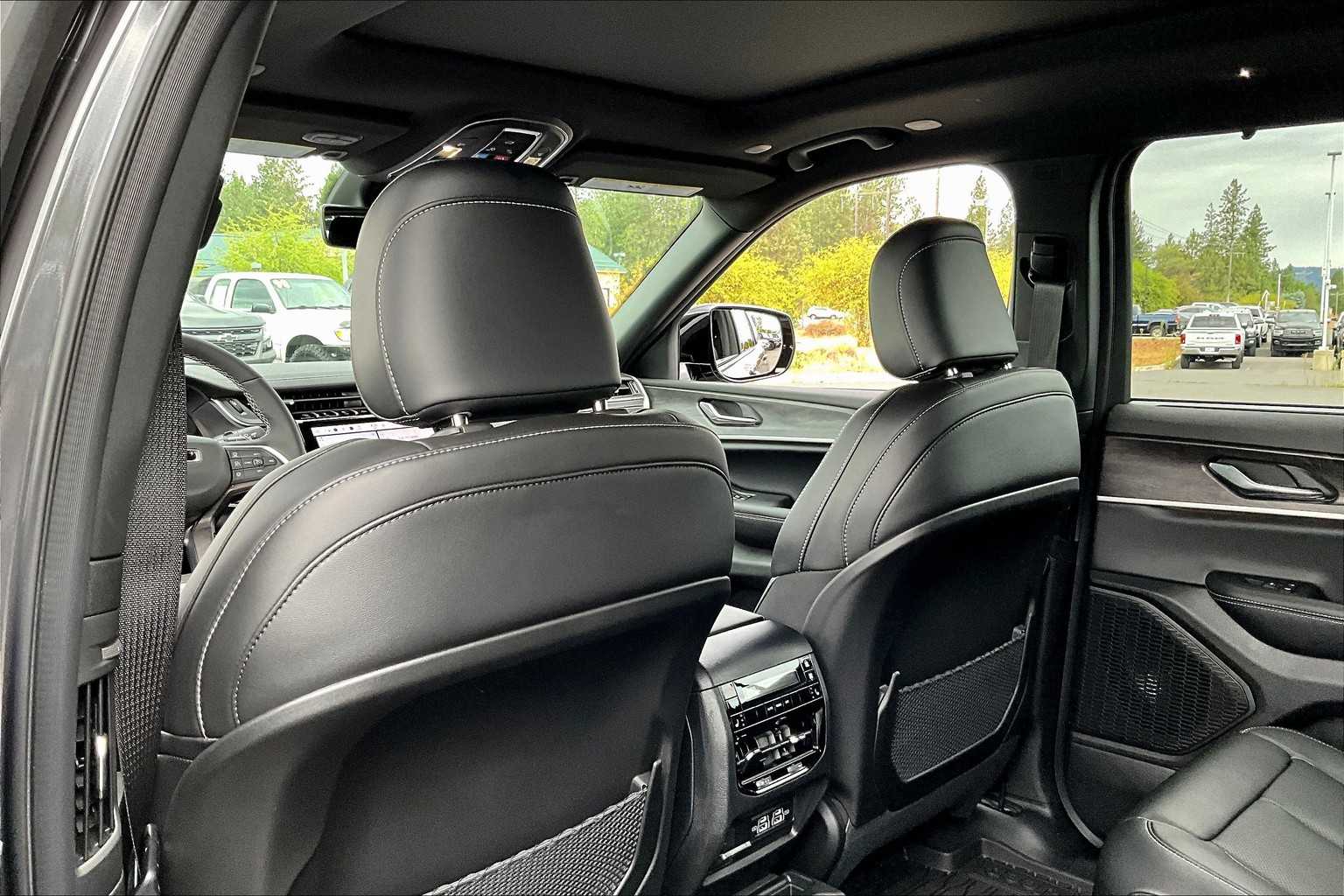 Thumbnail: 2025 Jeep Grand Cherokee L - 12