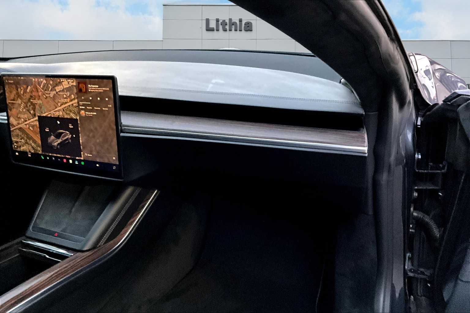 Thumbnail: 2022 Tesla Model S - 24