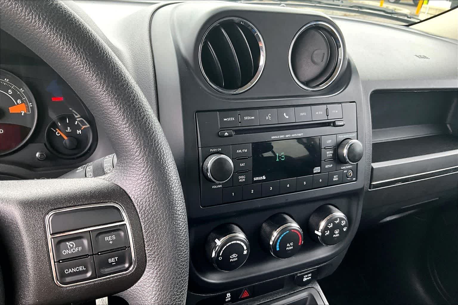 Thumbnail: 2016 Jeep Patriot - 27