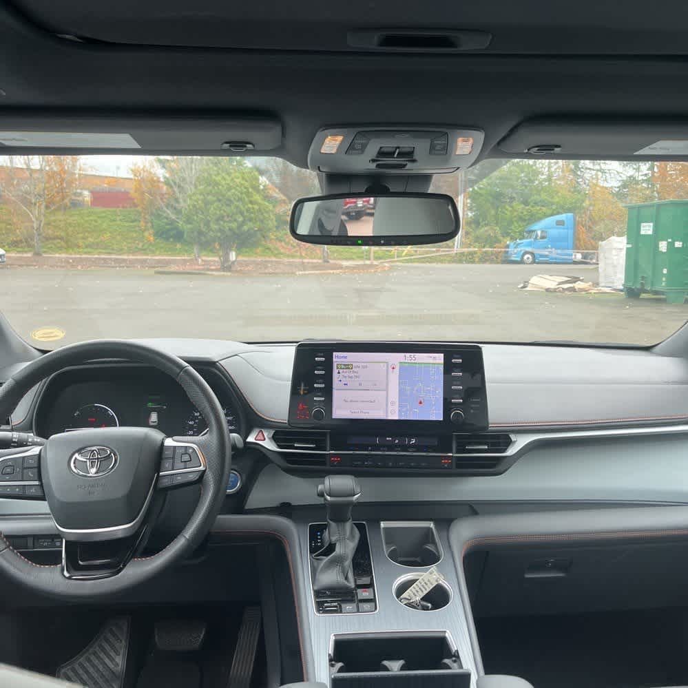 2022 Toyota Sienna XSE photo 3
