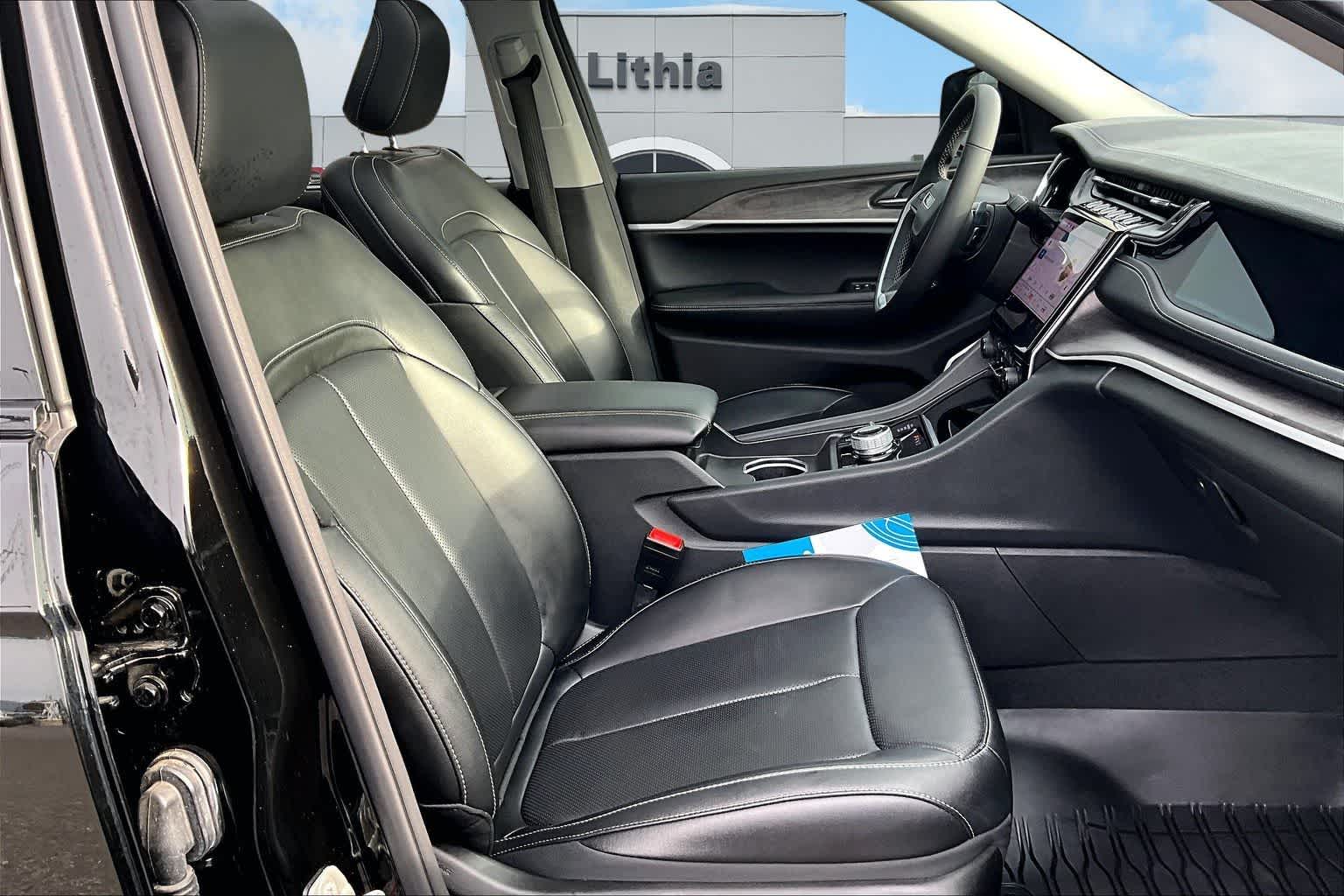 Thumbnail: 2023 Jeep Grand Cherokee - 14