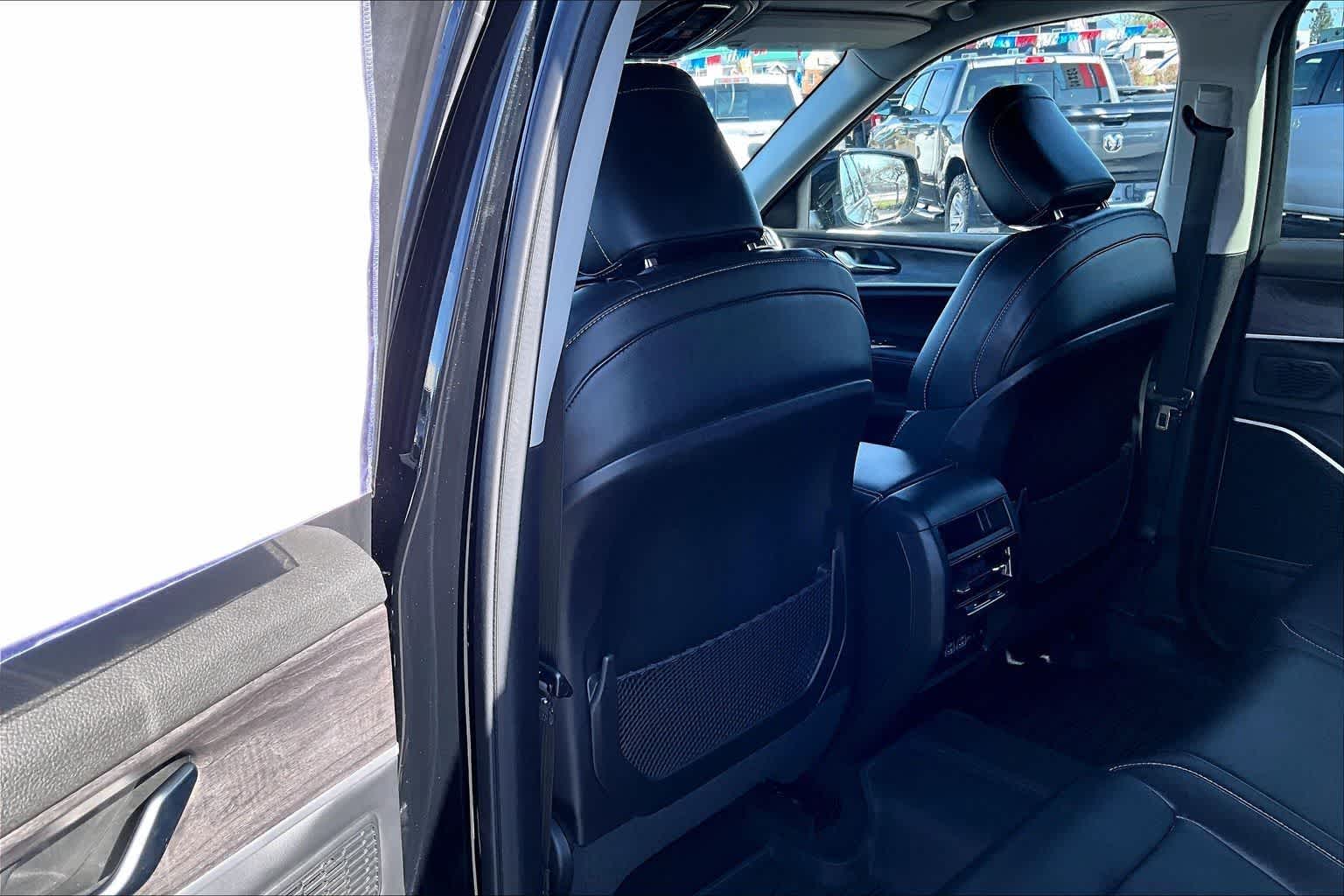 Thumbnail: 2022 Jeep Grand Cherokee - 12