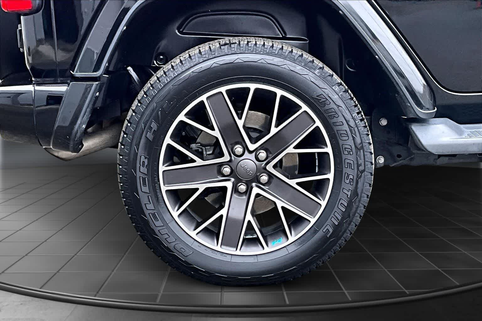 Thumbnail: 2022 Jeep Wrangler - 36