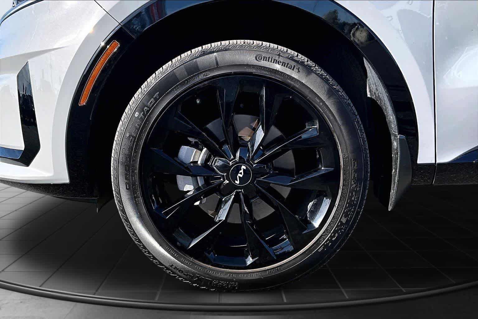 Thumbnail: 2023 Kia Sorento - 8