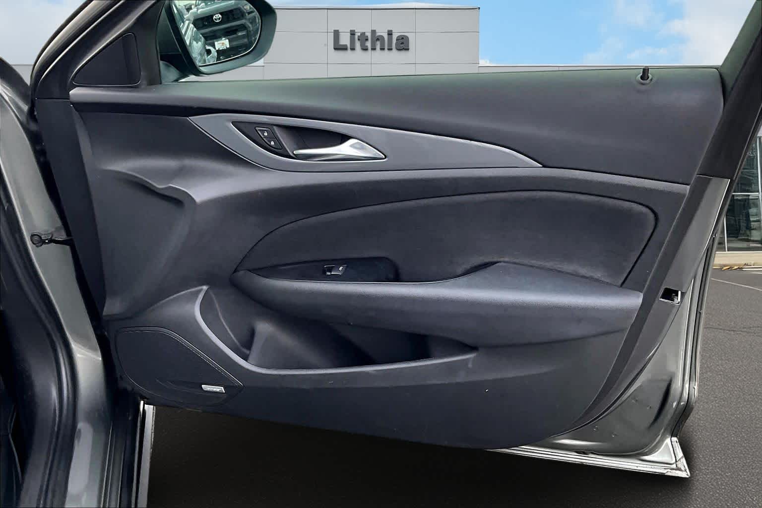 Thumbnail: 2018 Buick Regal - 29