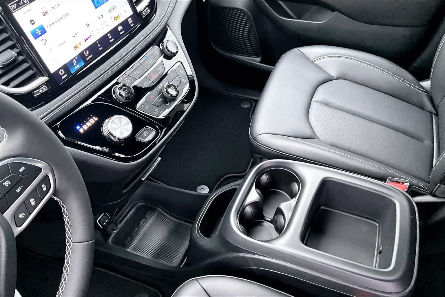 Thumbnail: 2026 Chrysler Pacifica - 17