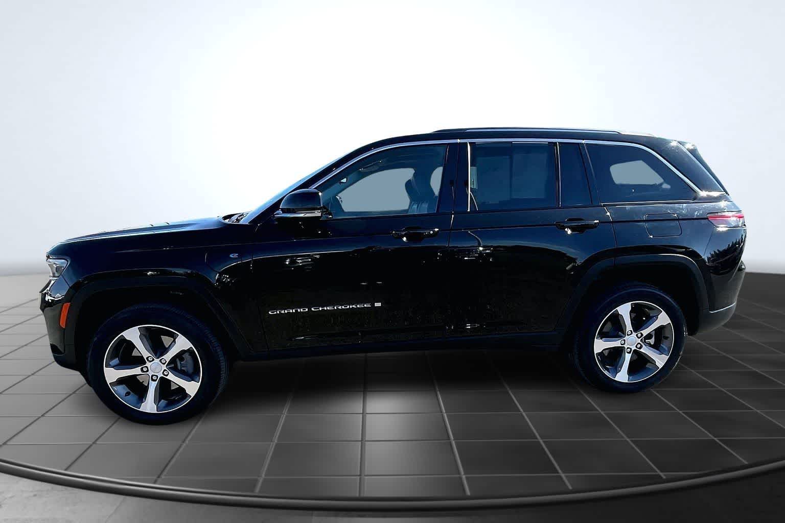 Thumbnail: 2022 Jeep Grand Cherokee - 3