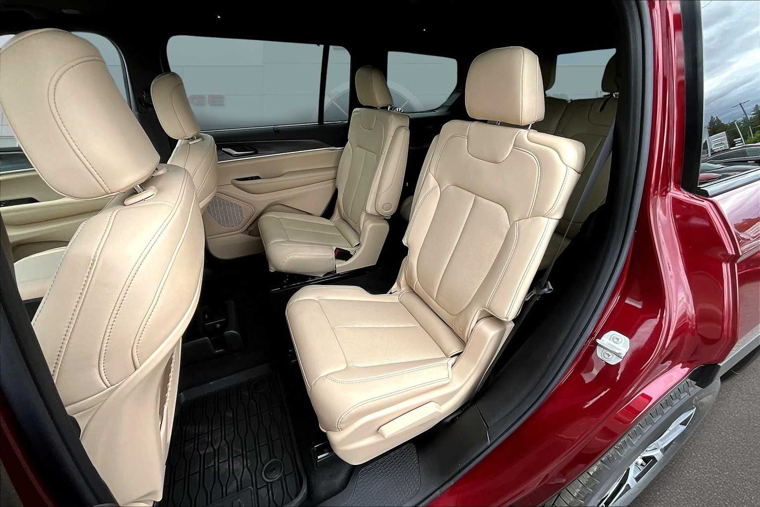 Thumbnail: 2025 Jeep Grand Cherokee L - 13