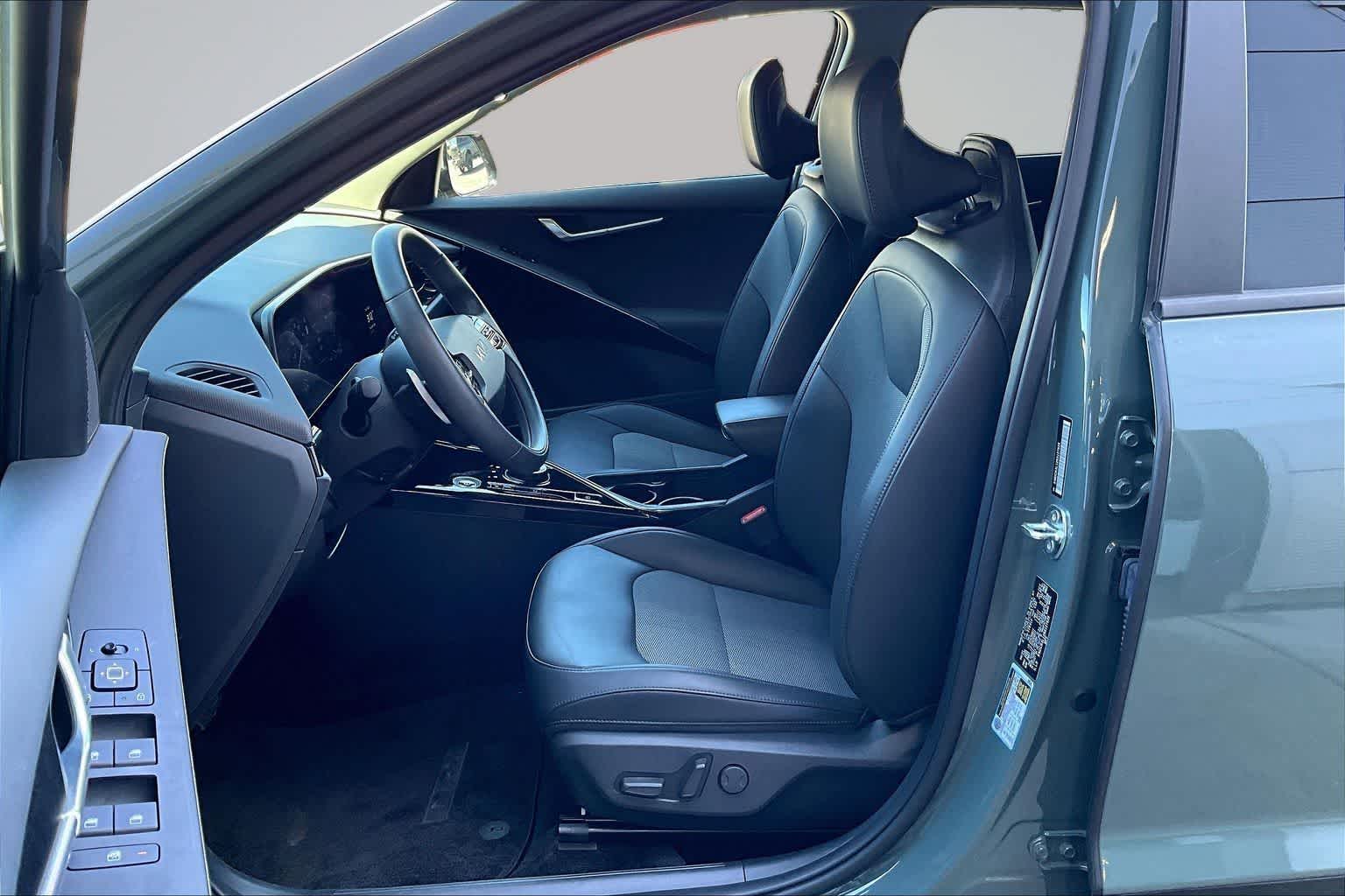 Thumbnail: 2024 Kia Niro - 11