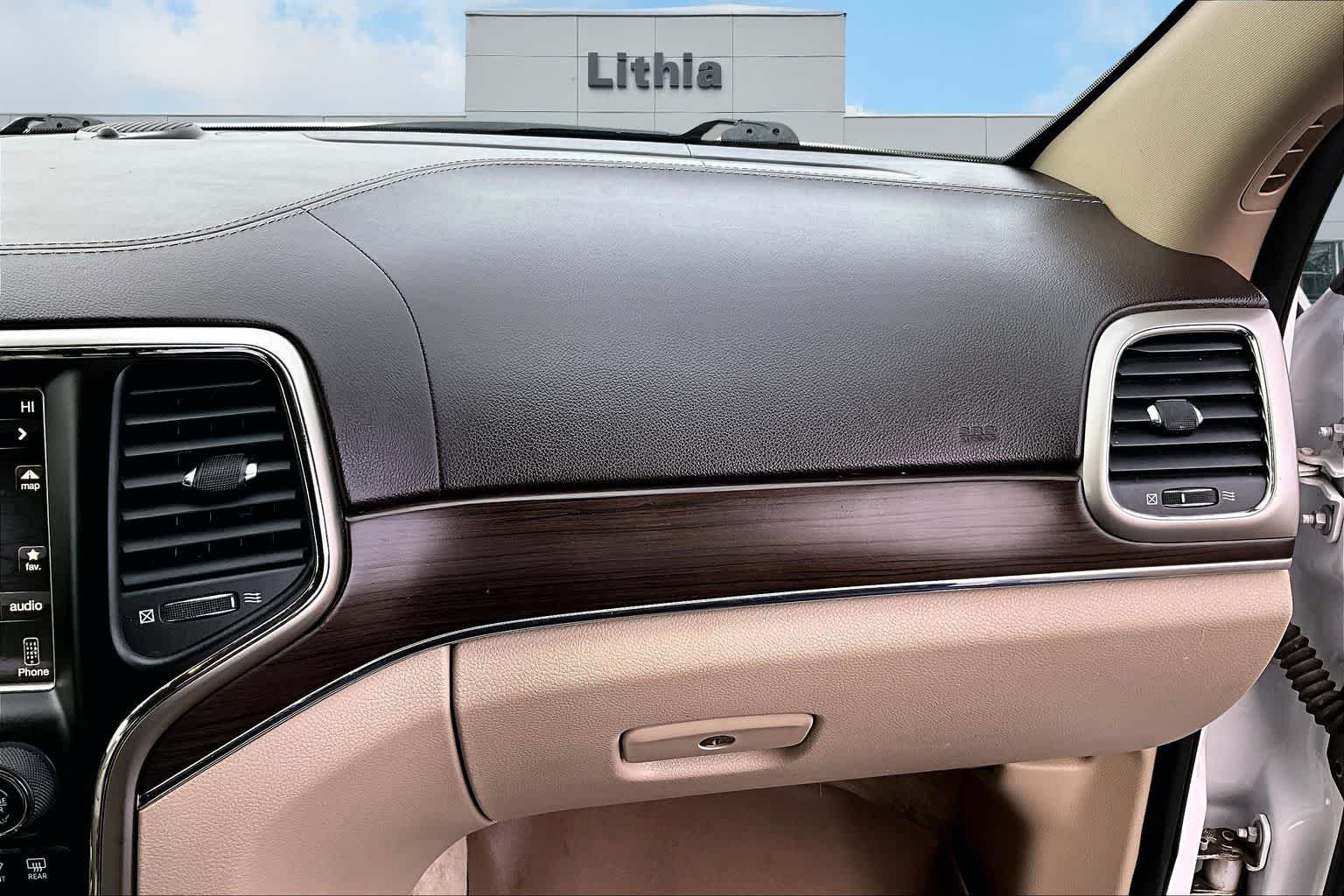 Thumbnail: 2017 Jeep Grand Cherokee - 24