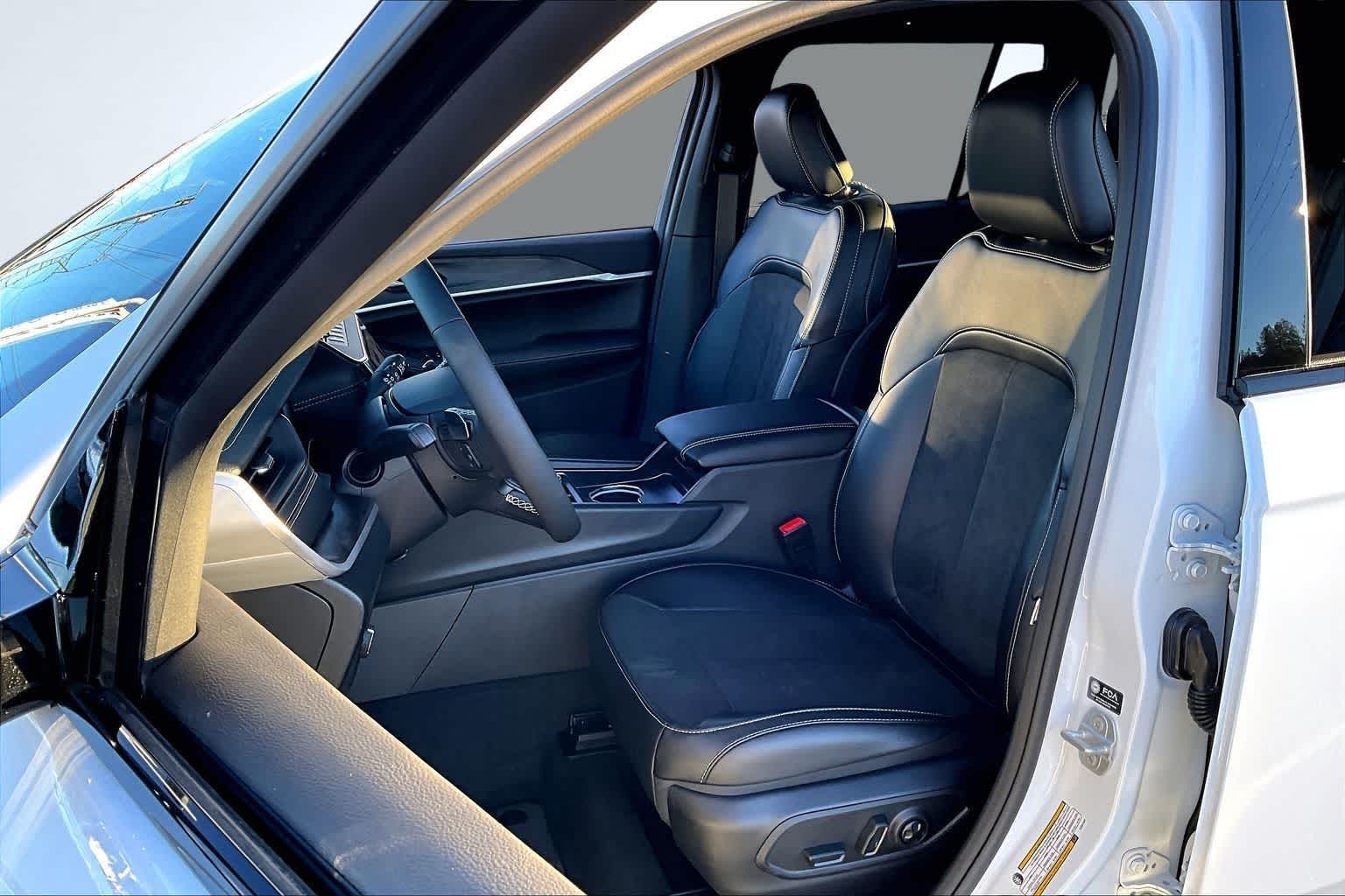 Thumbnail: 2026 Jeep Grand Cherokee - 11