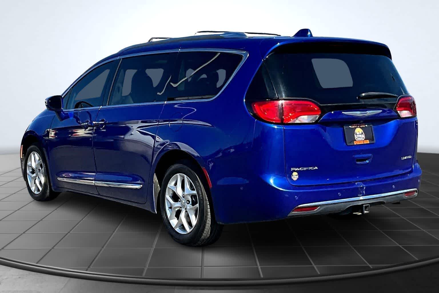 Thumbnail: 2020 Chrysler Pacifica - 4