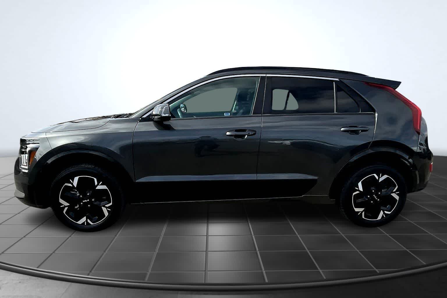 Thumbnail: 2024 Kia Niro - 3
