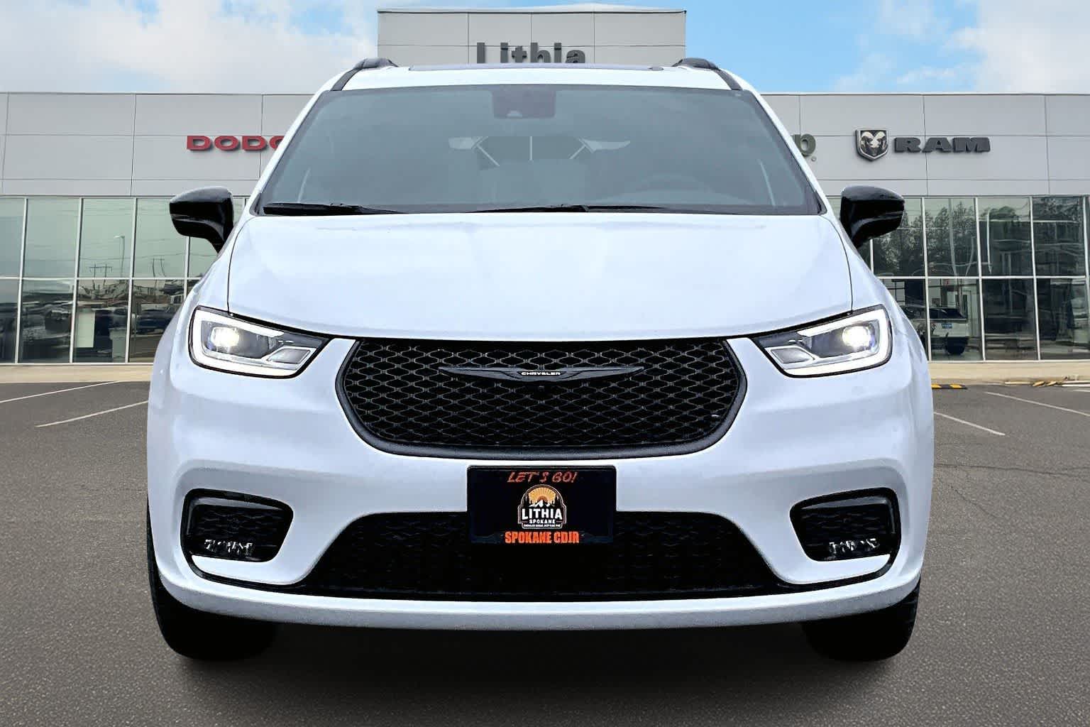 Thumbnail: 2026 Chrysler Pacifica - 6