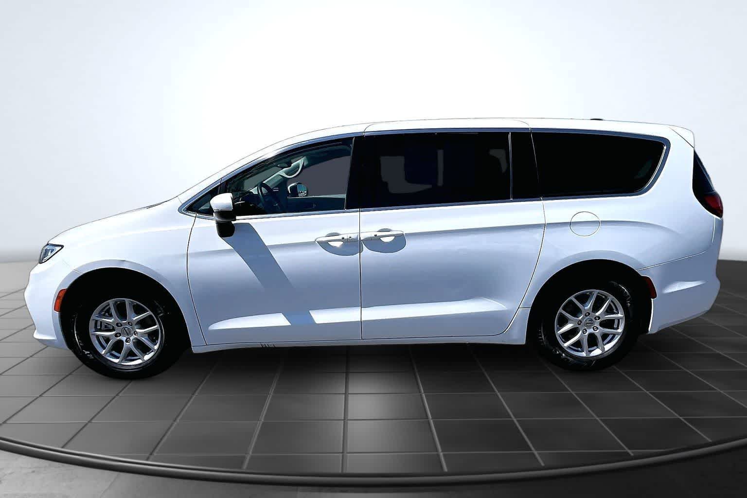 Thumbnail: 2023 Chrysler Pacifica - 2