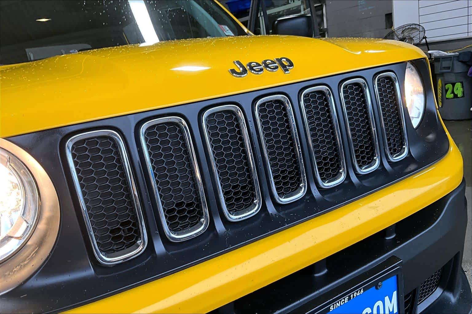 Thumbnail: 2018 Jeep Renegade - 33