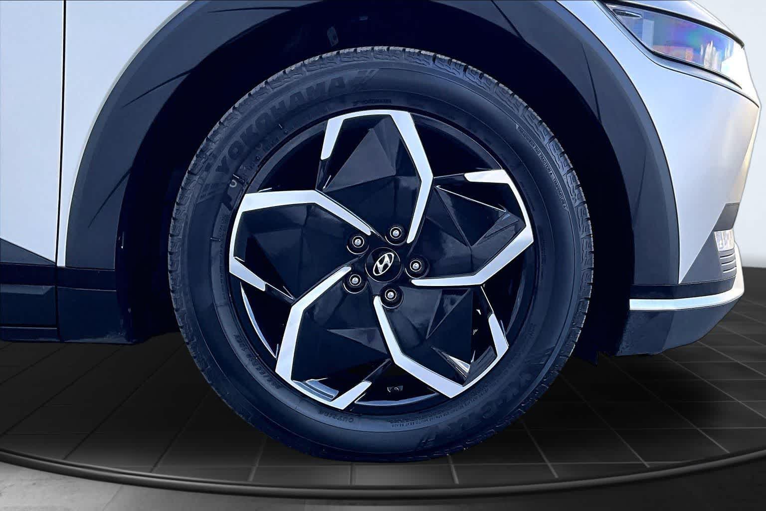 Thumbnail: 2023 Hyundai Ioniq 5 - 33