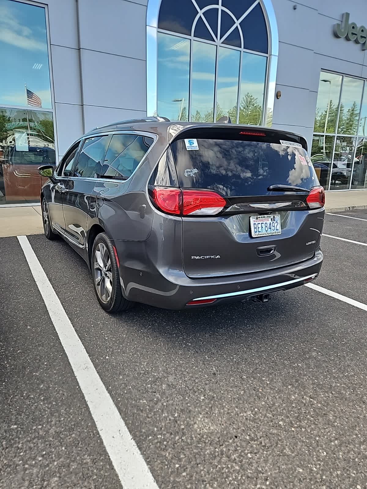 Thumbnail: 2017 Chrysler Pacifica - 6