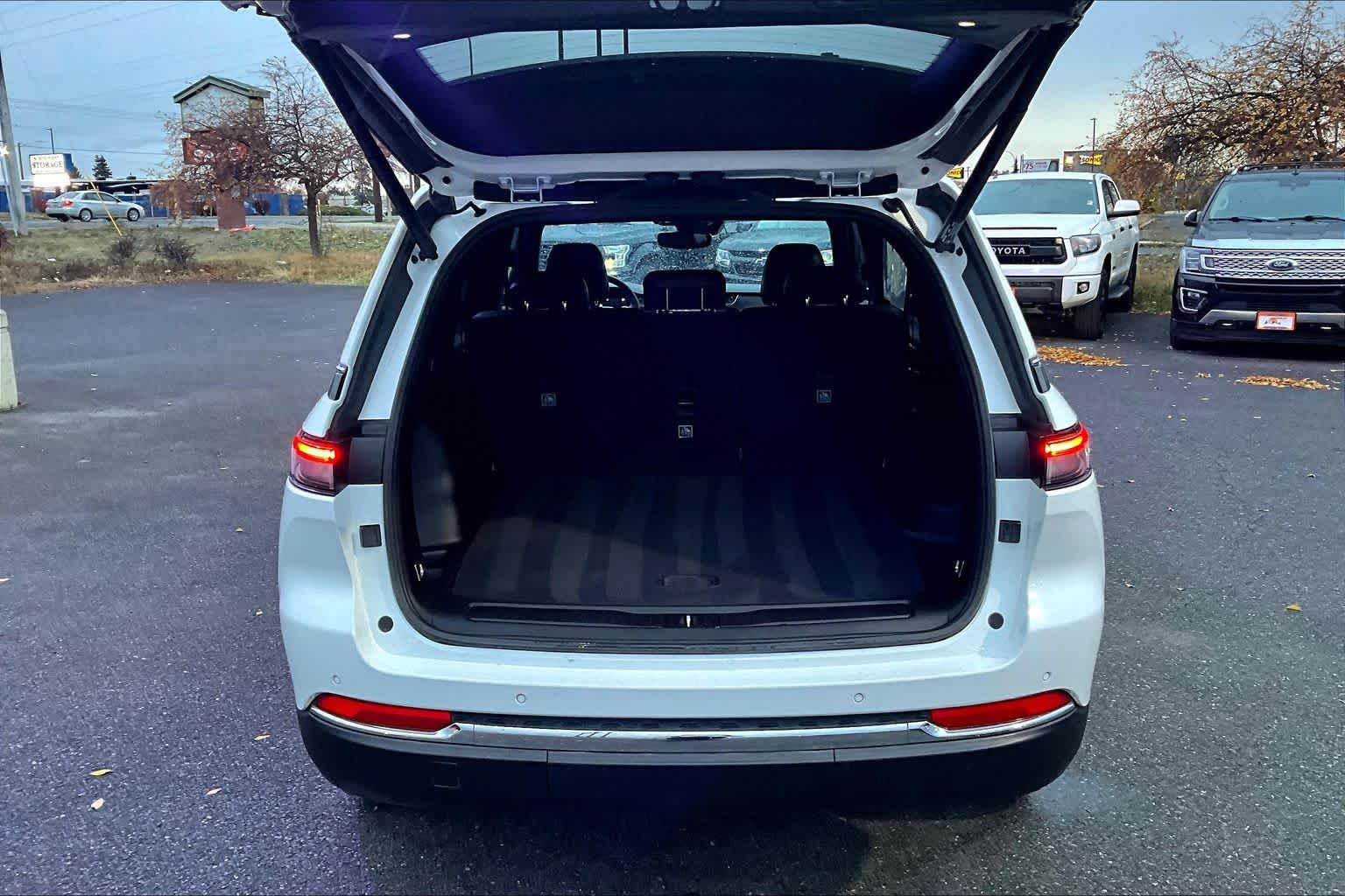 Thumbnail: 2024 Jeep Grand Cherokee - 19